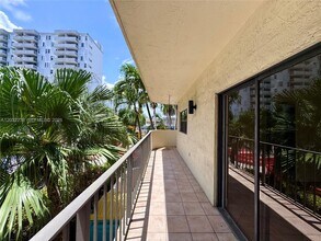 Building Photo - 1250 Lincoln Rd