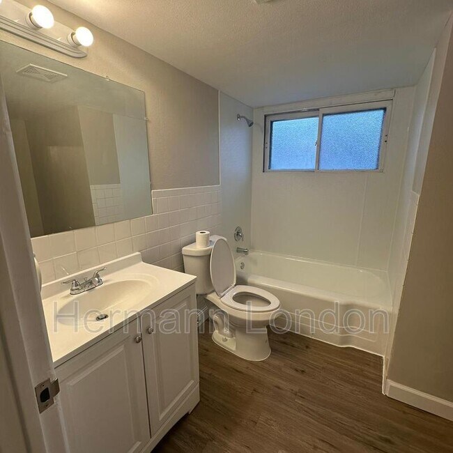 Building Photo - 785 Bobbins Ln