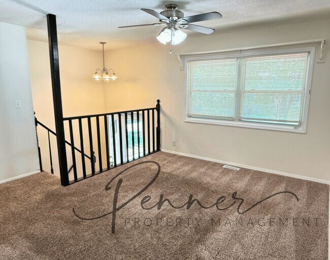 Foto del edificio - 1421 Osage Trail St