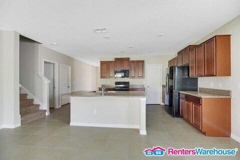 Building Photo - Massive 5 bedroom Riverview Rental