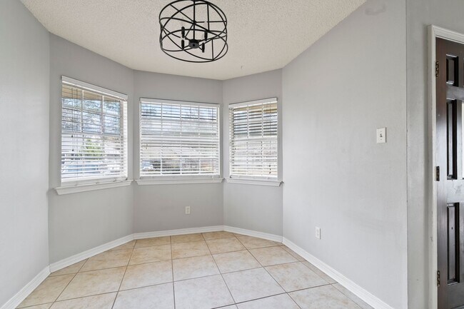 Foto del edificio - Available Now!