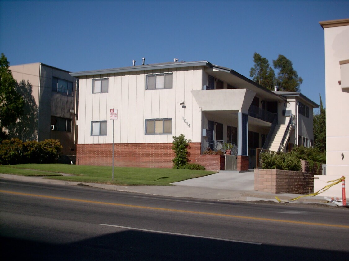 Primary Photo - 4844 Whitsett Ave
