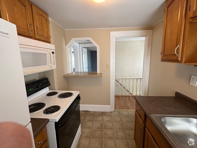 Building Photo - 248 Oakwood Ave