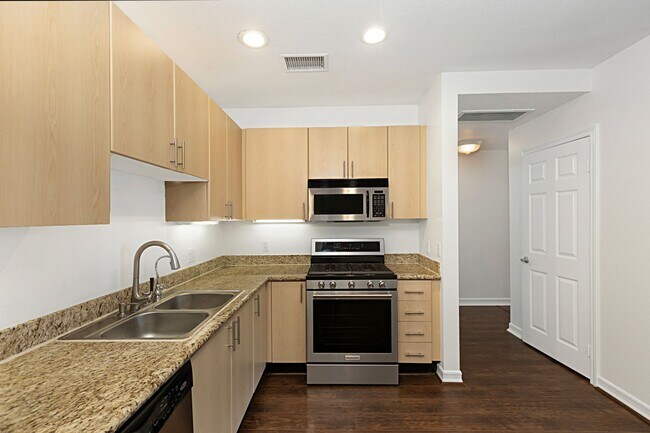 Foto del edificio - Ground floor Union Square Condo - Availabl...