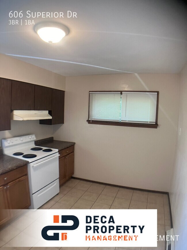 Building Photo - 3 Bedroom House