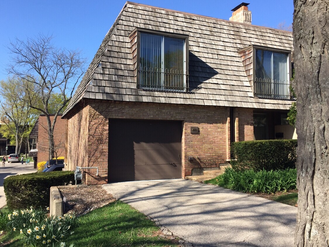410 S Lageshulte St, Barrington, IL 60010 Townhome Rentals in