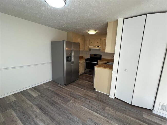 Foto del edificio - 456 Hunting Creek Rd