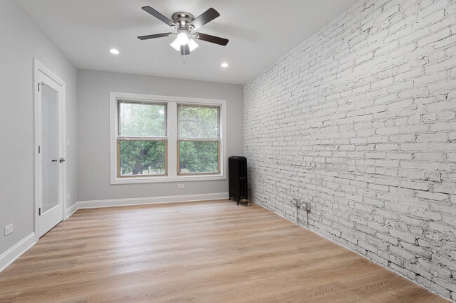 Building Photo - 1621 W Chase Ave