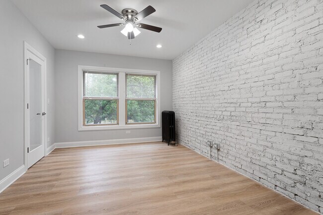 Foto del edificio - 1627 W Chase Ave