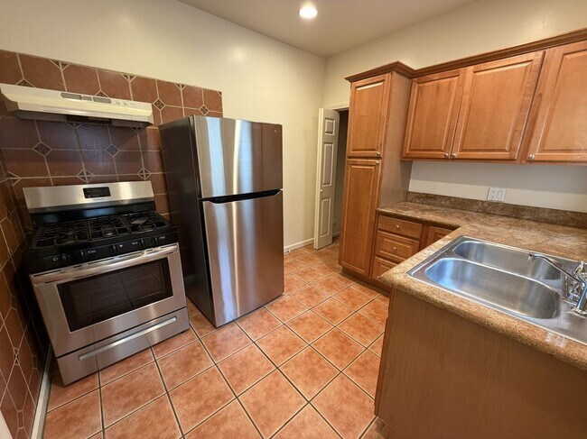 Foto del edificio - 630 1/2 North Spaulding Avenue