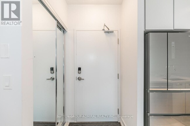 Photo du bâtiment - 375 Sea Ray Ave