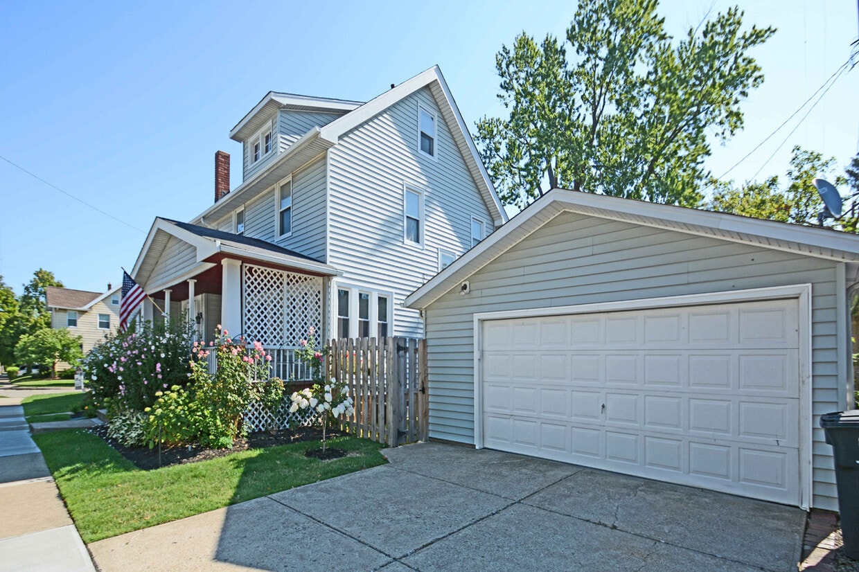 Building Photo - 1649 Spring Garden Ave