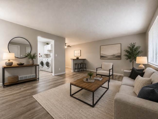 215 1/2 Ramona Avenue- - 215 1/2 Ramona Avenue- House