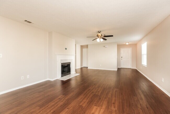 Foto del edificio - 1108 7 Oaks Blvd
