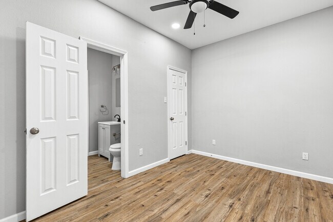 Foto del edificio - 221 N Bermuda St