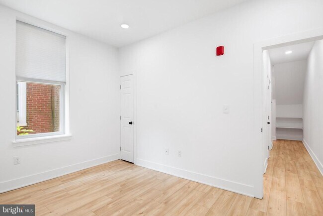 Foto del edificio - 1949 N 32nd St