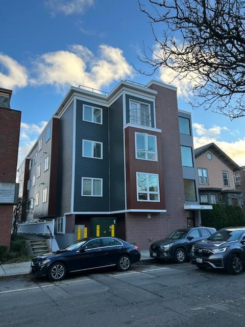 Building Photo - 219 Waterman St