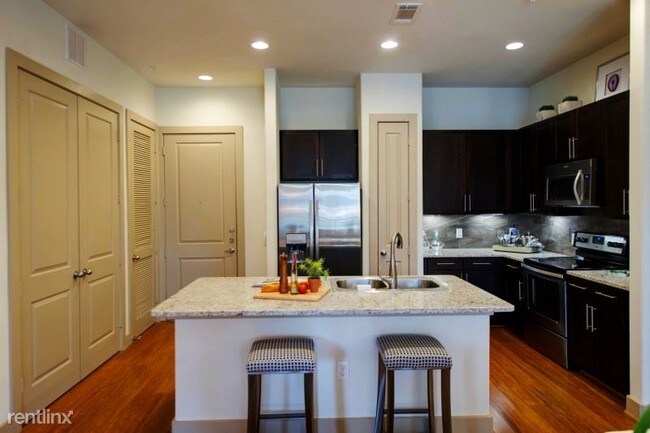 Building Photo - 1 br, 1 bath Condo - 1021 Sawdust Rd 241