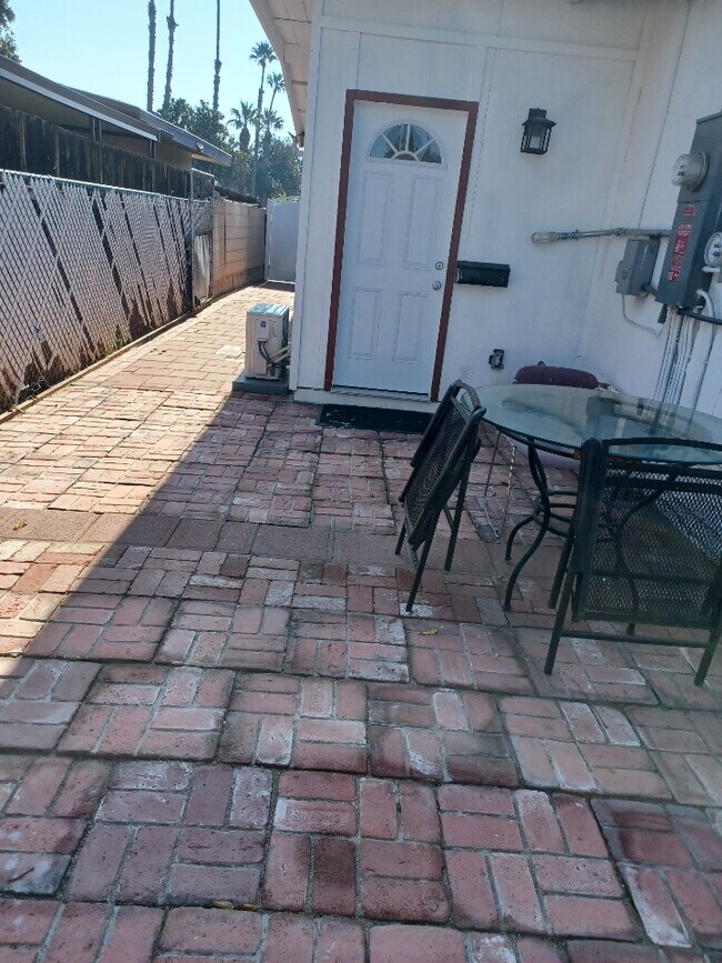 ADU passage - 8271 Briarwood Dr