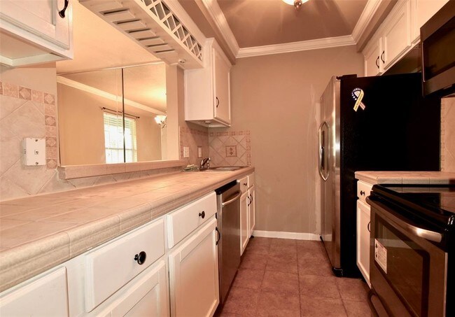 Building Photo - 8941 Gaylord Dr