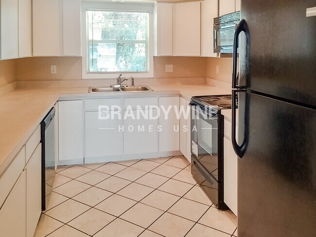 Foto del edificio - 8810 N Orangeview Ave