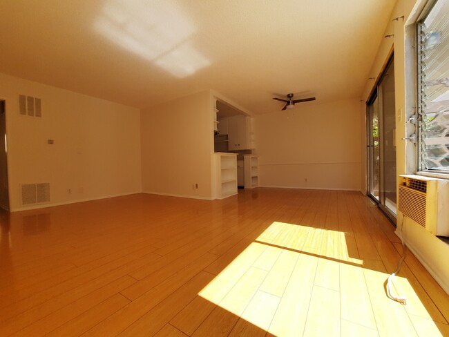 Foto del edificio - 1227 N Fuller Ave