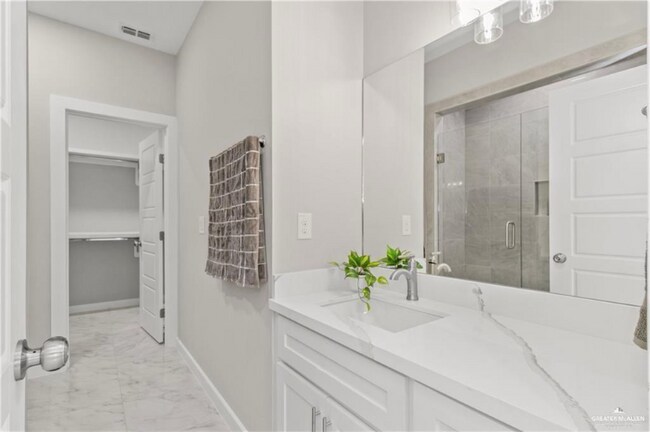 Foto del edificio - 2713 E Israel Ave