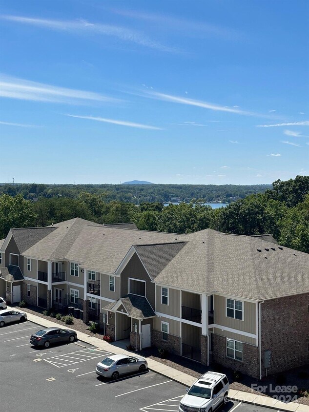 130 Water Dr, Hickory, NC 28601 Room for Rent in Hickory, NC