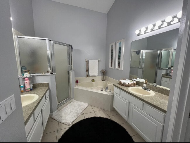 Building Photo - 3673 Seminole Dr