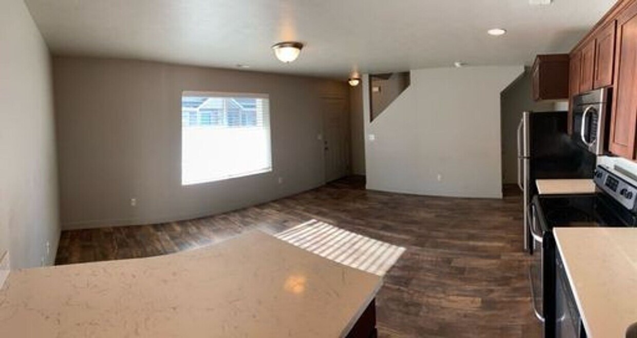 Primary Photo - Darling Vineyard 2 Story Townhome
