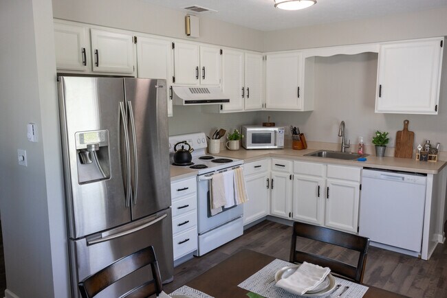 Building Photo - 151 Oakwood Dr