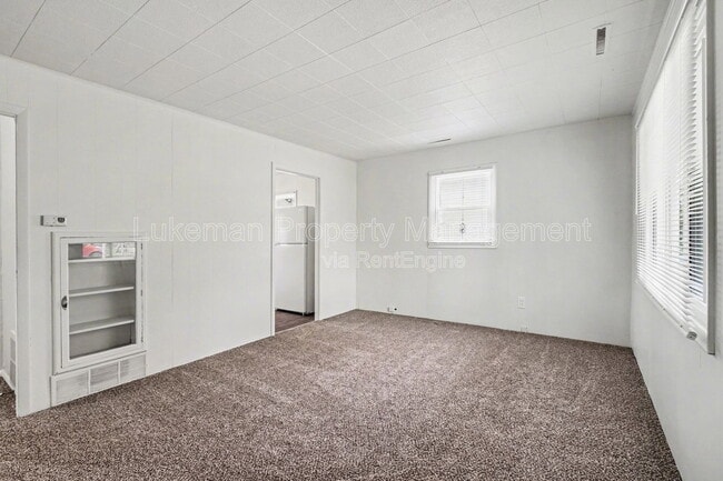 Building Photo - 2321 Hazel Ave