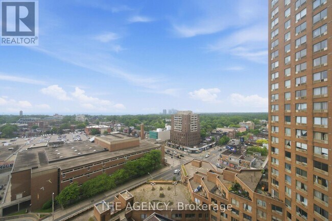 Building Photo - 2360 Dundas St W