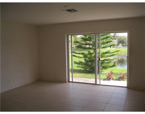 Foto del edificio - 16237 Sierra Palms Dr