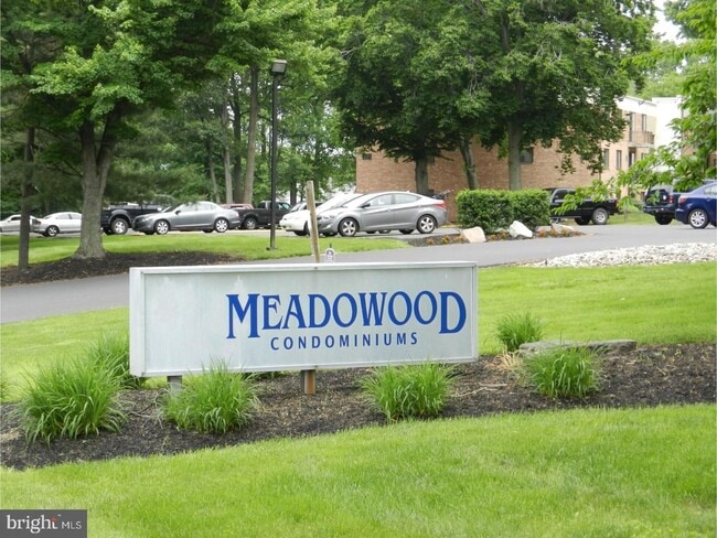 Remodeled Meadowood Condo Unit 3 beds 2 full baths (heat, water, sewer included great value) - Remodeled Meadowood Condo Unit 3 beds 2 full baths (heat, water, sewer included great value)