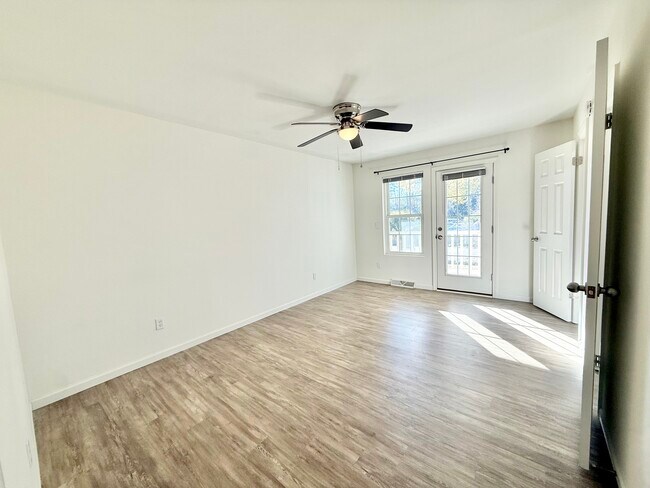 Dormitorio principal - Segundo piso al frente con acceso al balcón - 274 Fleming Rd