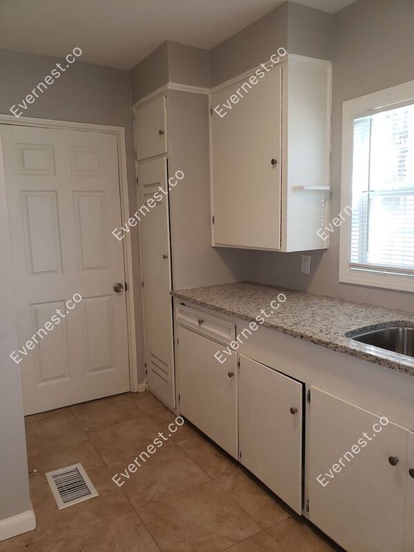 Foto del edificio - 4806 Woodmont Dr