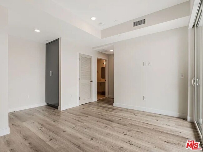 Foto del edificio - 3308 Mentone Ave