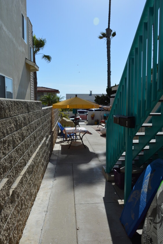 patio area - 1018 S Pacific St