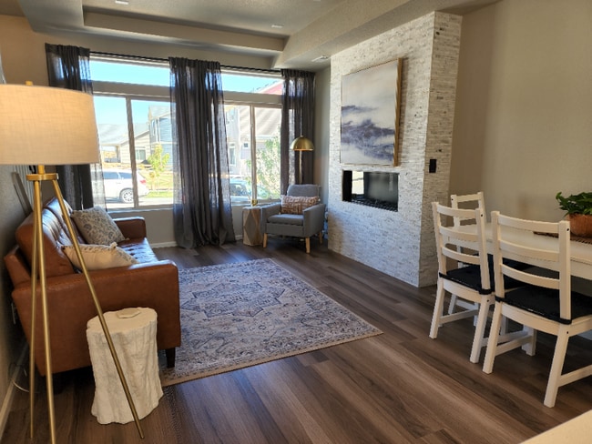 Building Photo - 7046 Silvergrass Dr