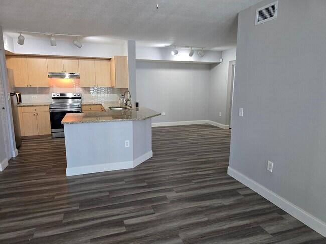 Building Photo - 701 Villa Cir