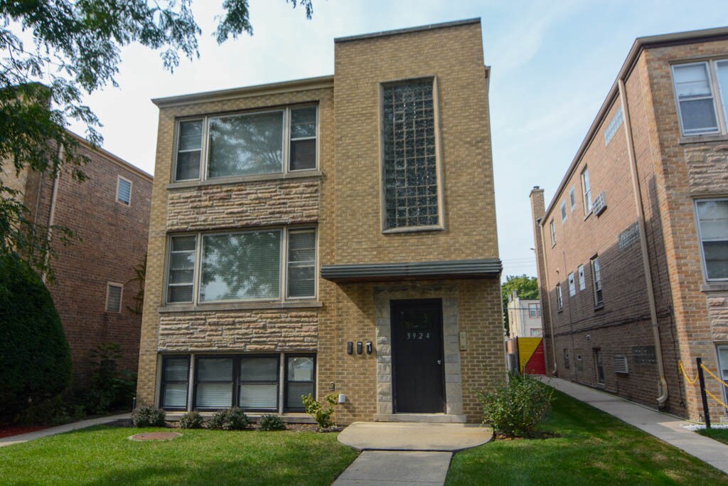 Primary Photo - 3924 N California Ave