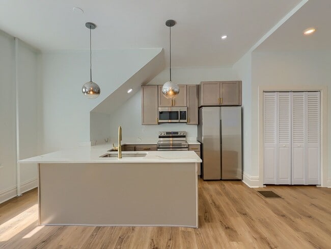 Foto del edificio - 1701 N Front St