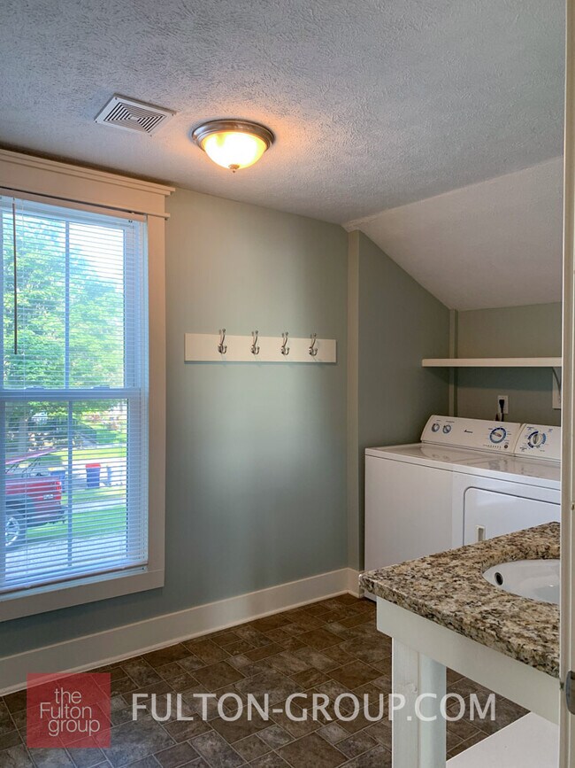 Foto del edificio - 851 Watson St SW