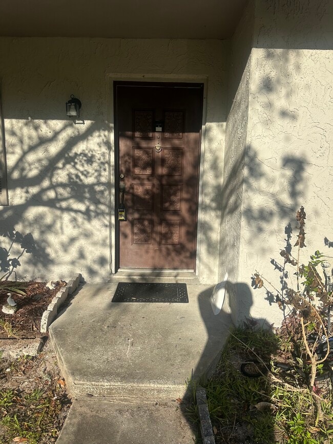 Building Photo - 637 6th St