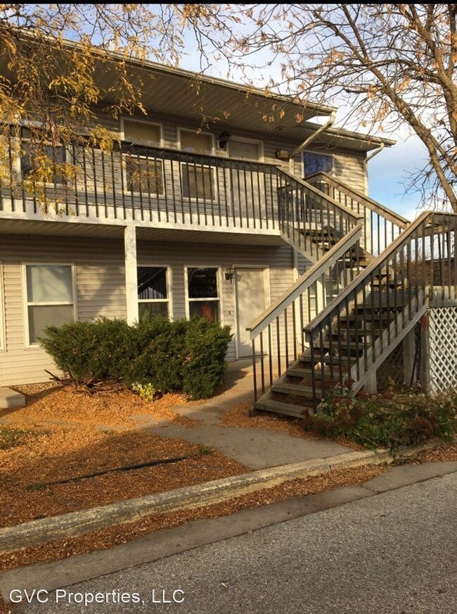 Building Photo - 550 Rublee St
