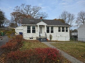 Building Photo - 22 Holly St