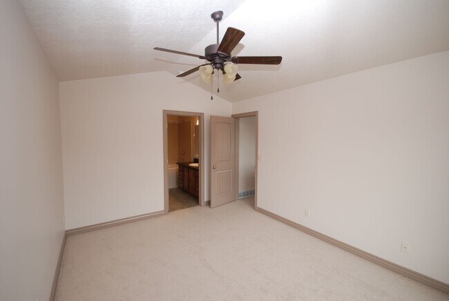 Building Photo - Great Looking Midvale Townhome w attached ...