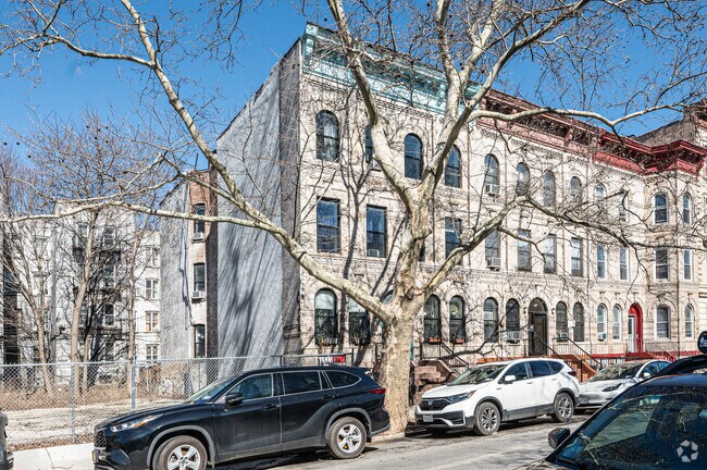 Building Photo - 467 Hancock St