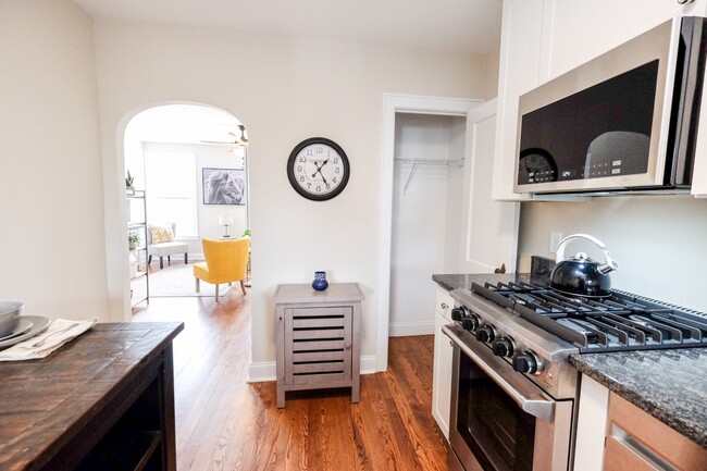 Studio A - Glendale Flats